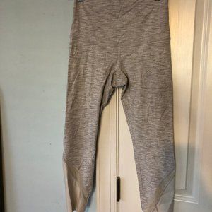 Lululemon Heather Grey cropped scallop leggings